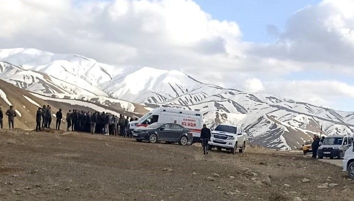 29 yaşındaki genç arabada başından vurulmuş halde meyyit bulundu