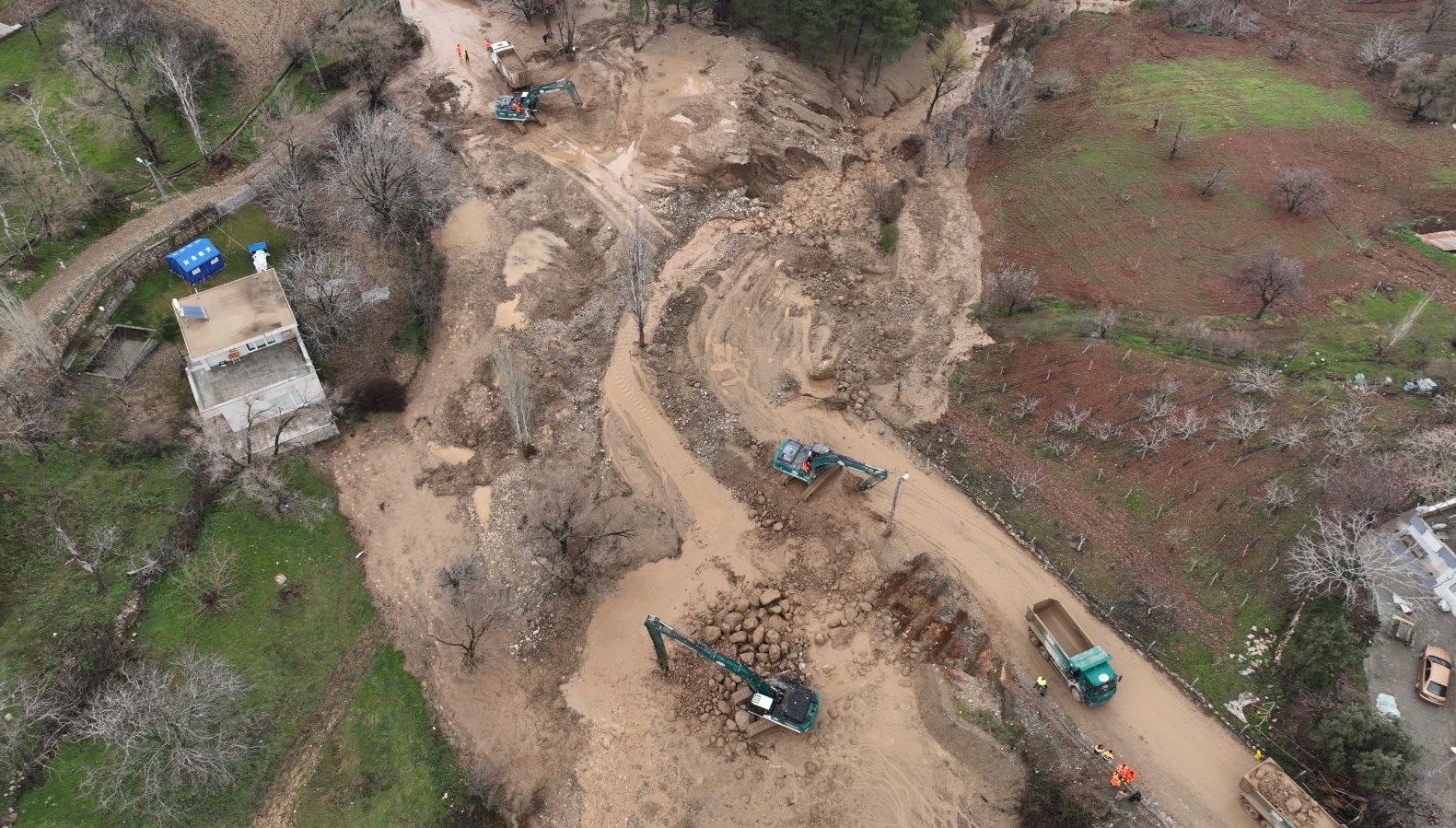 Adıyaman’da sel sularına kapılan anne ve 1,5 yaşındaki kızı aranıyor