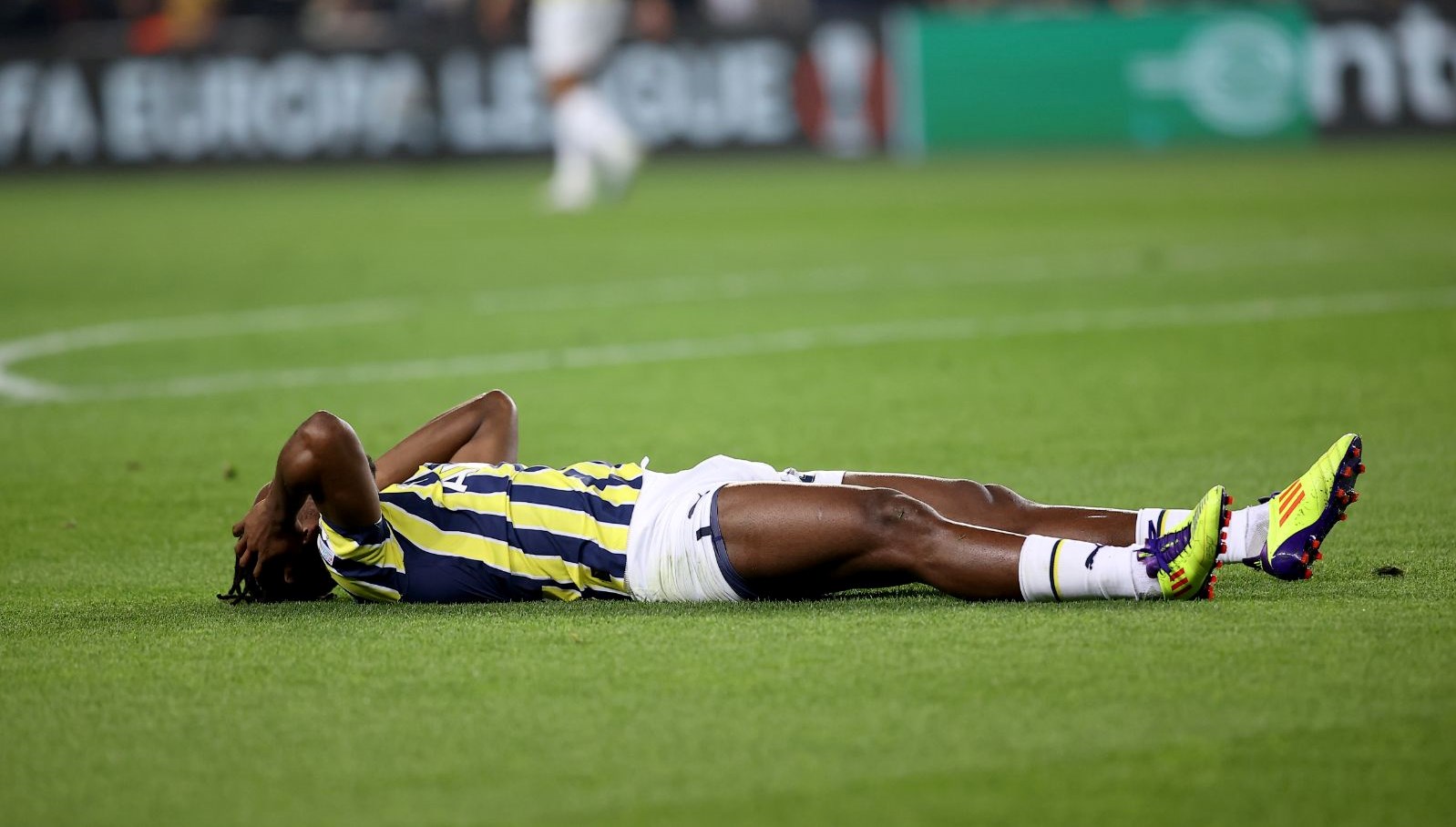 Batshuayi yaklaşık 1 ay alanlardan uzak kalacak