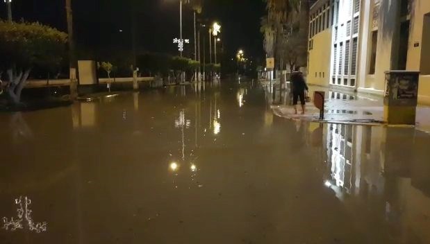 İskenderun’da deniz düzeyi yükseldi