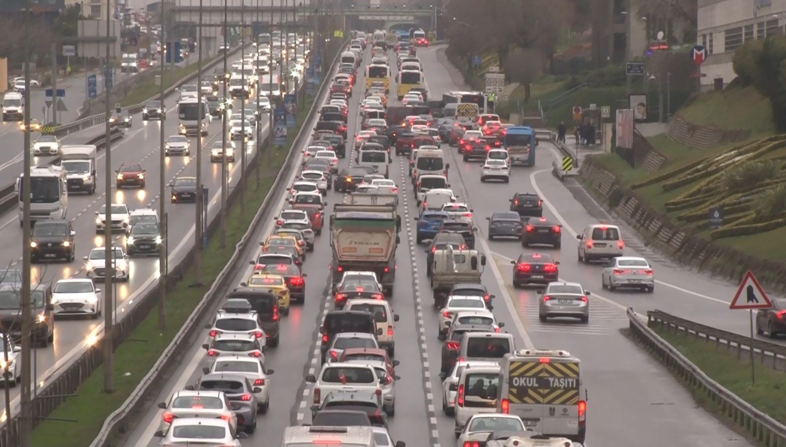 İstanbul’da yağmur tesiri: Trafik yoğunluğu yüzde 70’i aştı