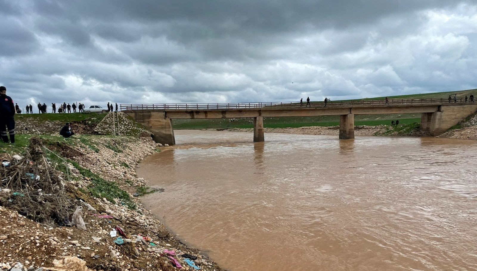 Mardin’de dereye düşen çocuk aranıyor