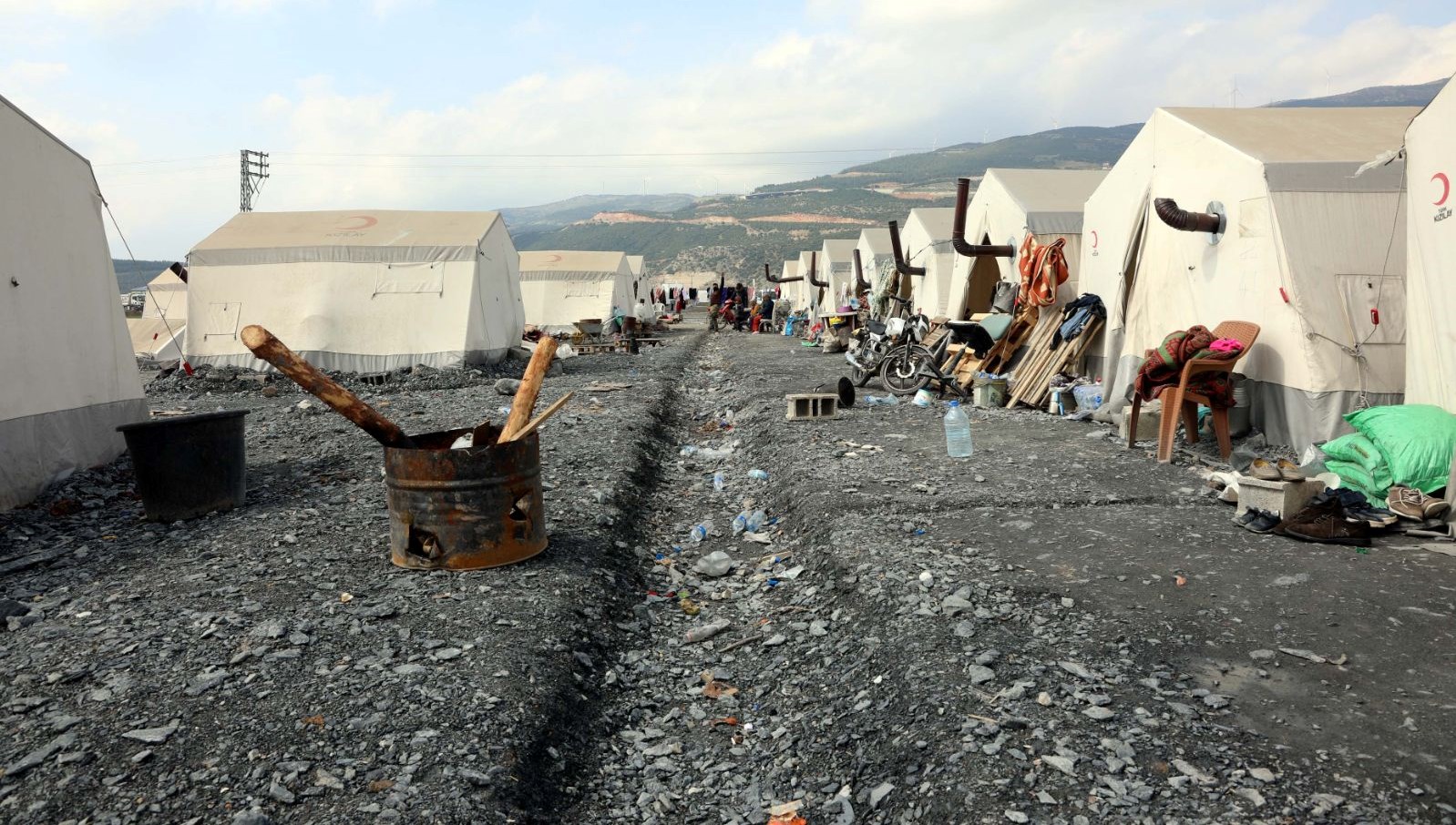 Nurdağı’nda çadır kentte su kanalları açıldı