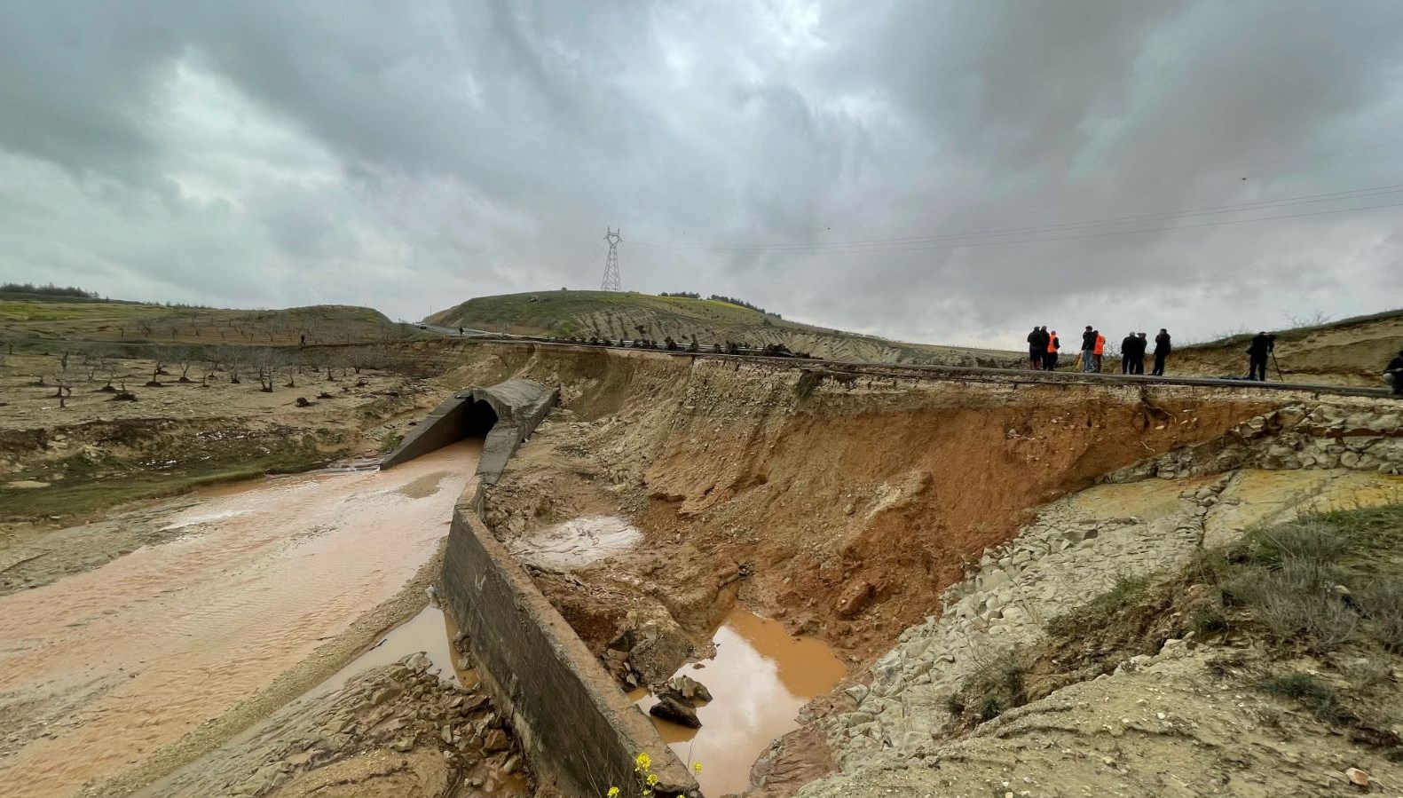 Sele kapılan TIR’daki şoför için arama kurtarma çalışması sürüyor