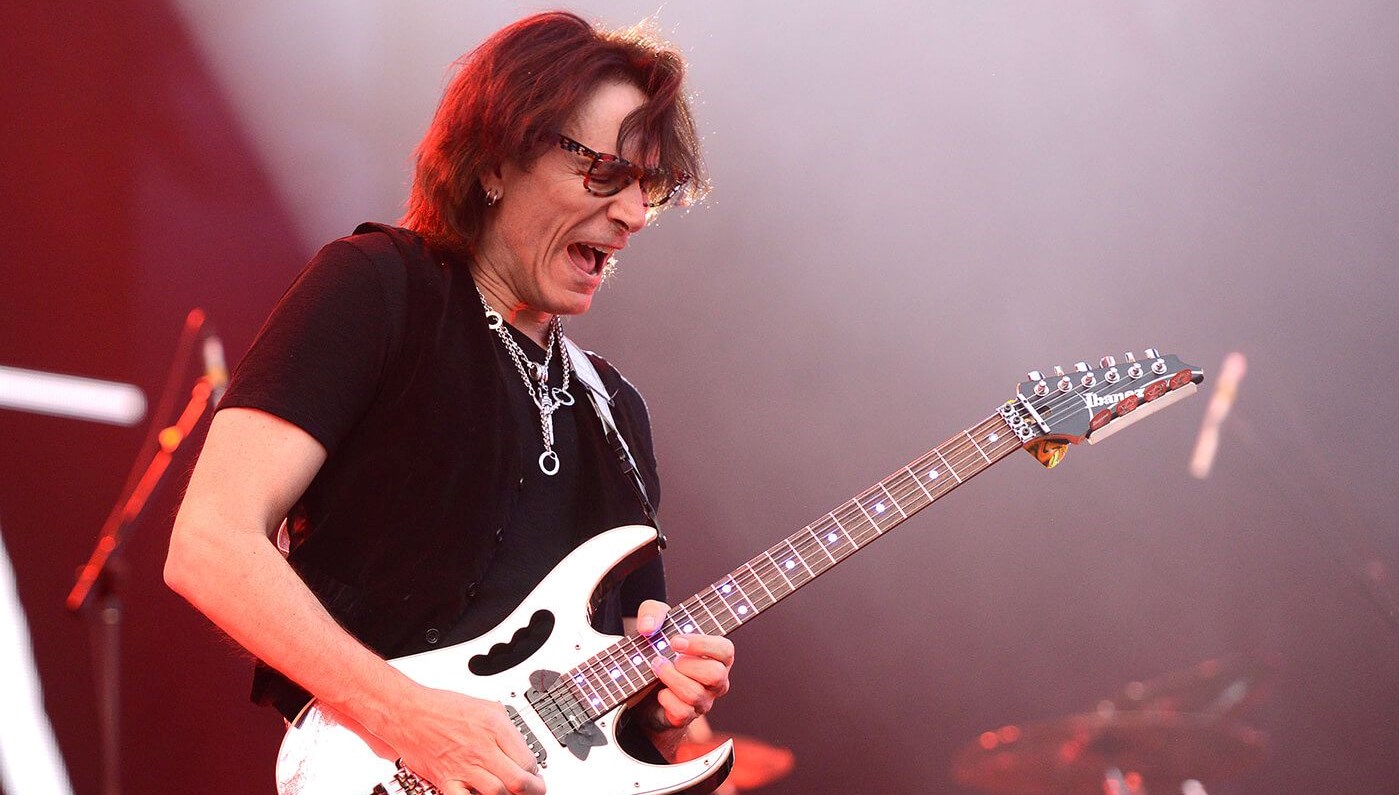 Ünlü gitar virtüözü Steve Vai Türkiye’de konser verecek