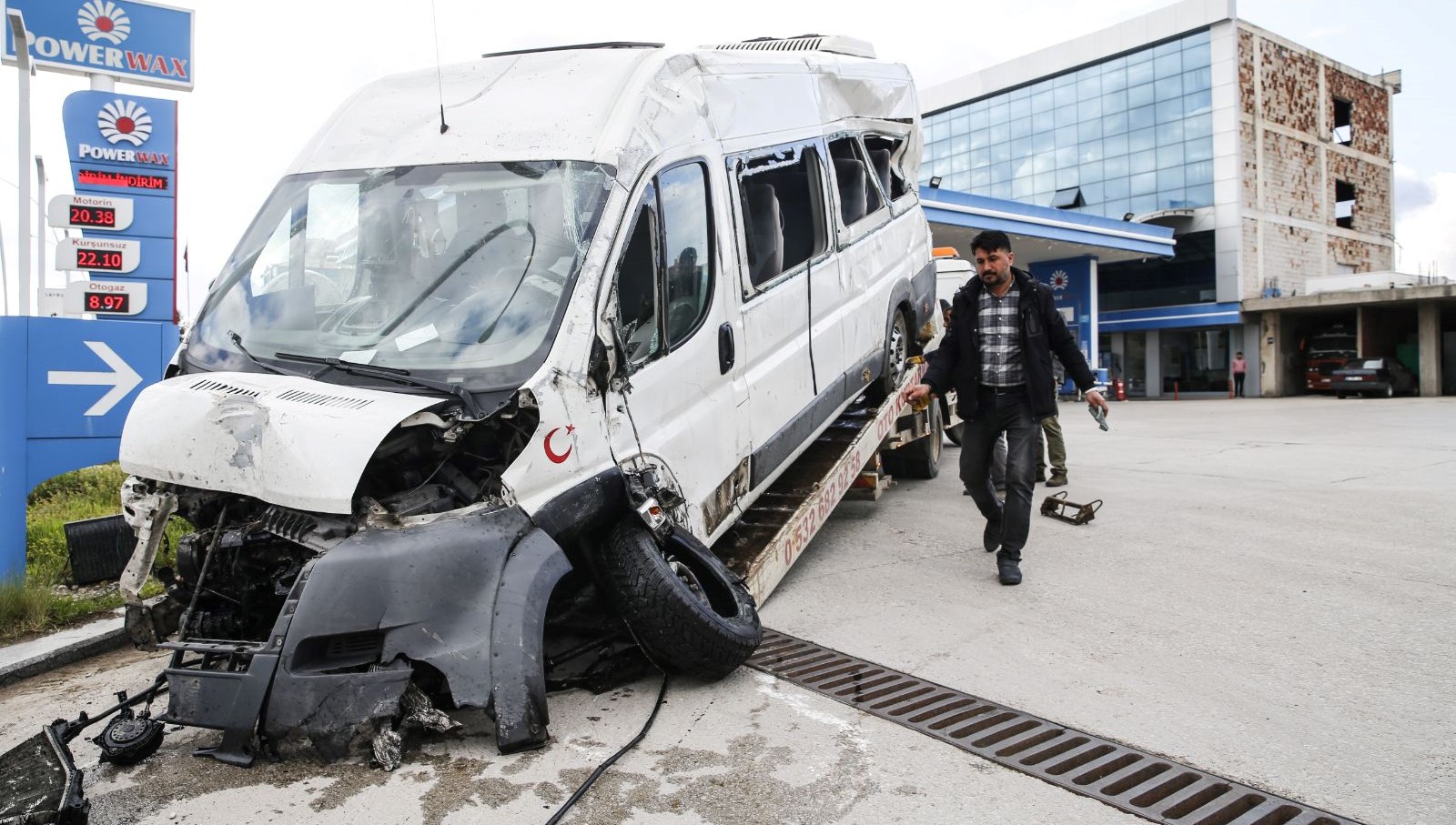 Ankara’da servis minibüsü devrildi: 6 kişi yaralandı