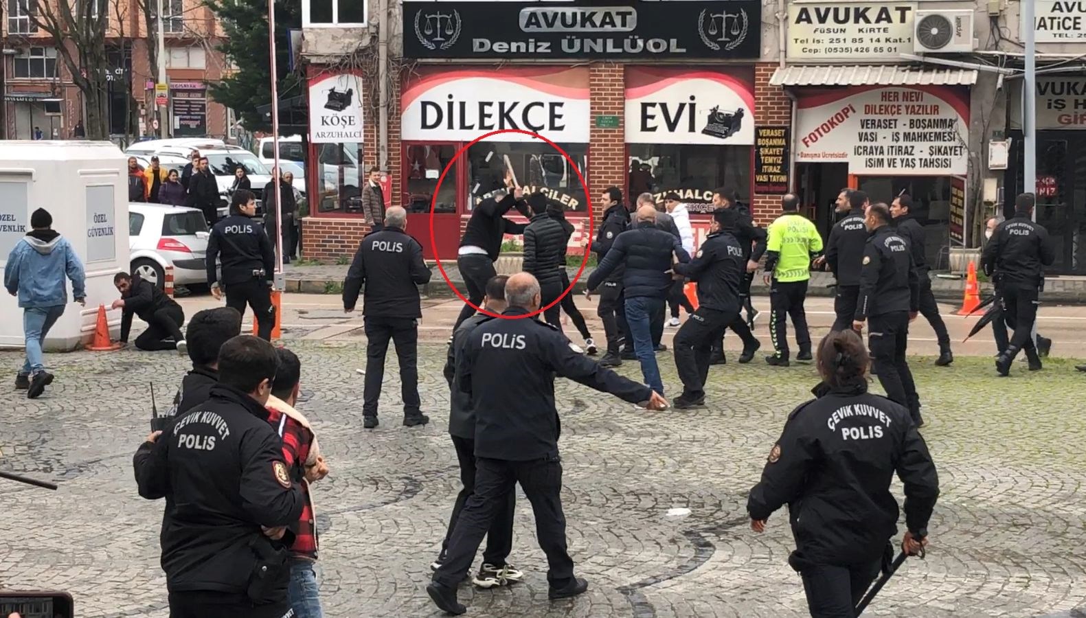 Bursa’da duruşma sonrası bıçaklı hengame