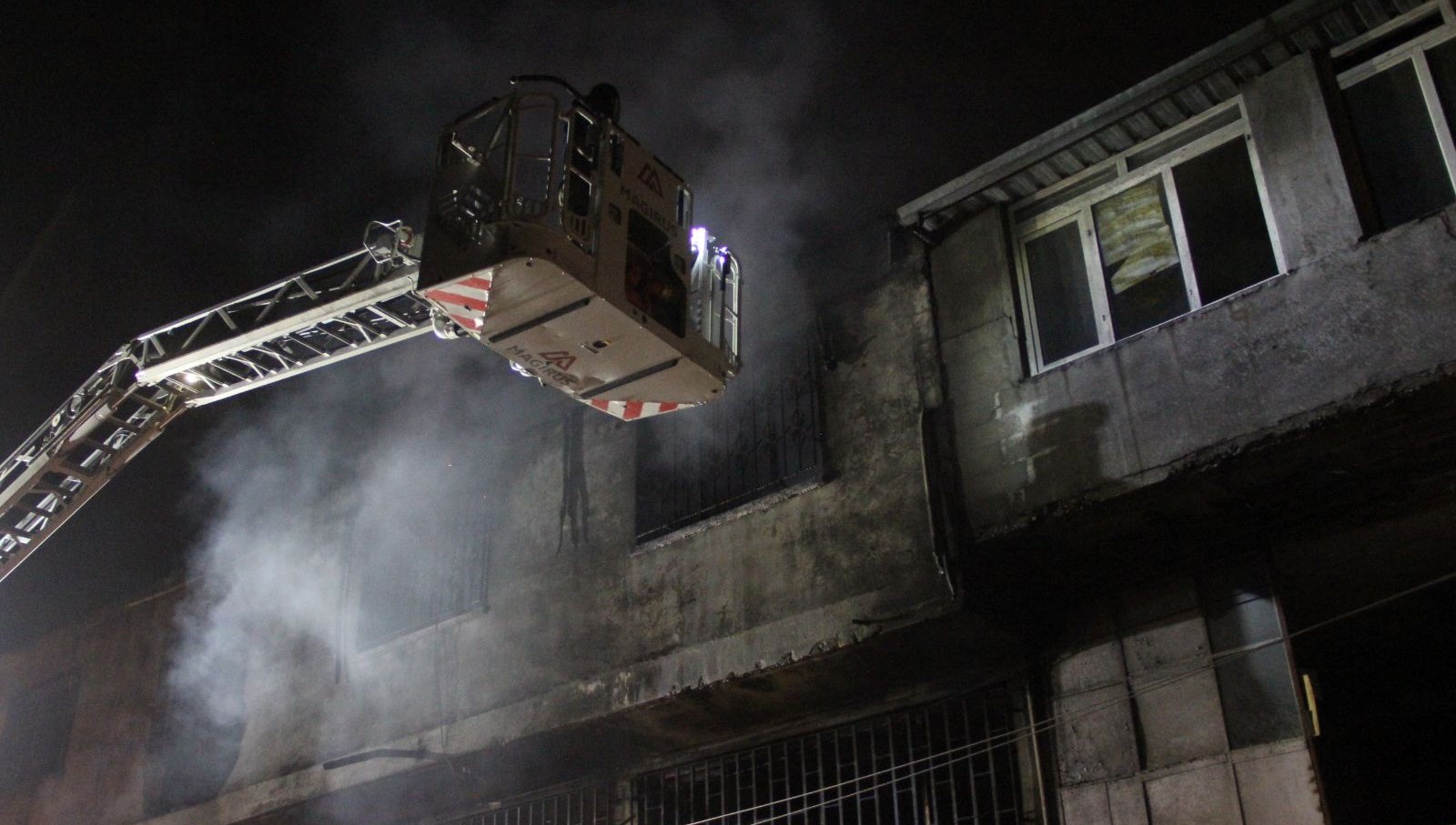 Hatay’da ayakkabı imalathanesinde yangın