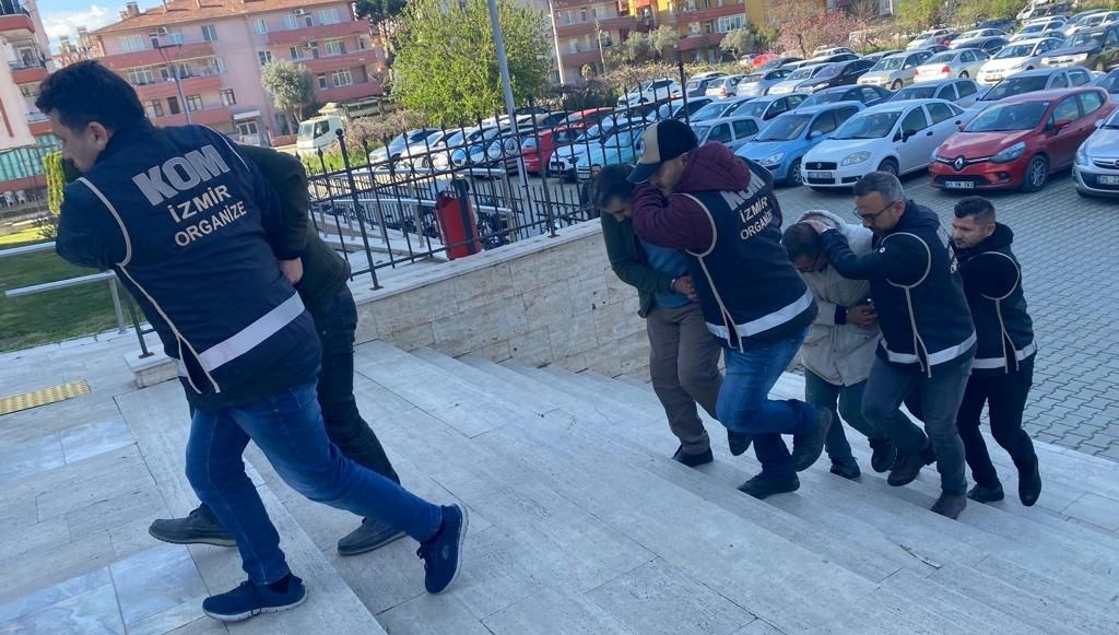 İzmir ve Manisa’da “Akbaba” operasyonu: 9 tutuklama