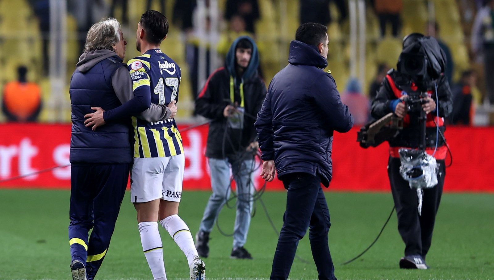 Kadıköy’de idare ve kimi futbolculara protesto