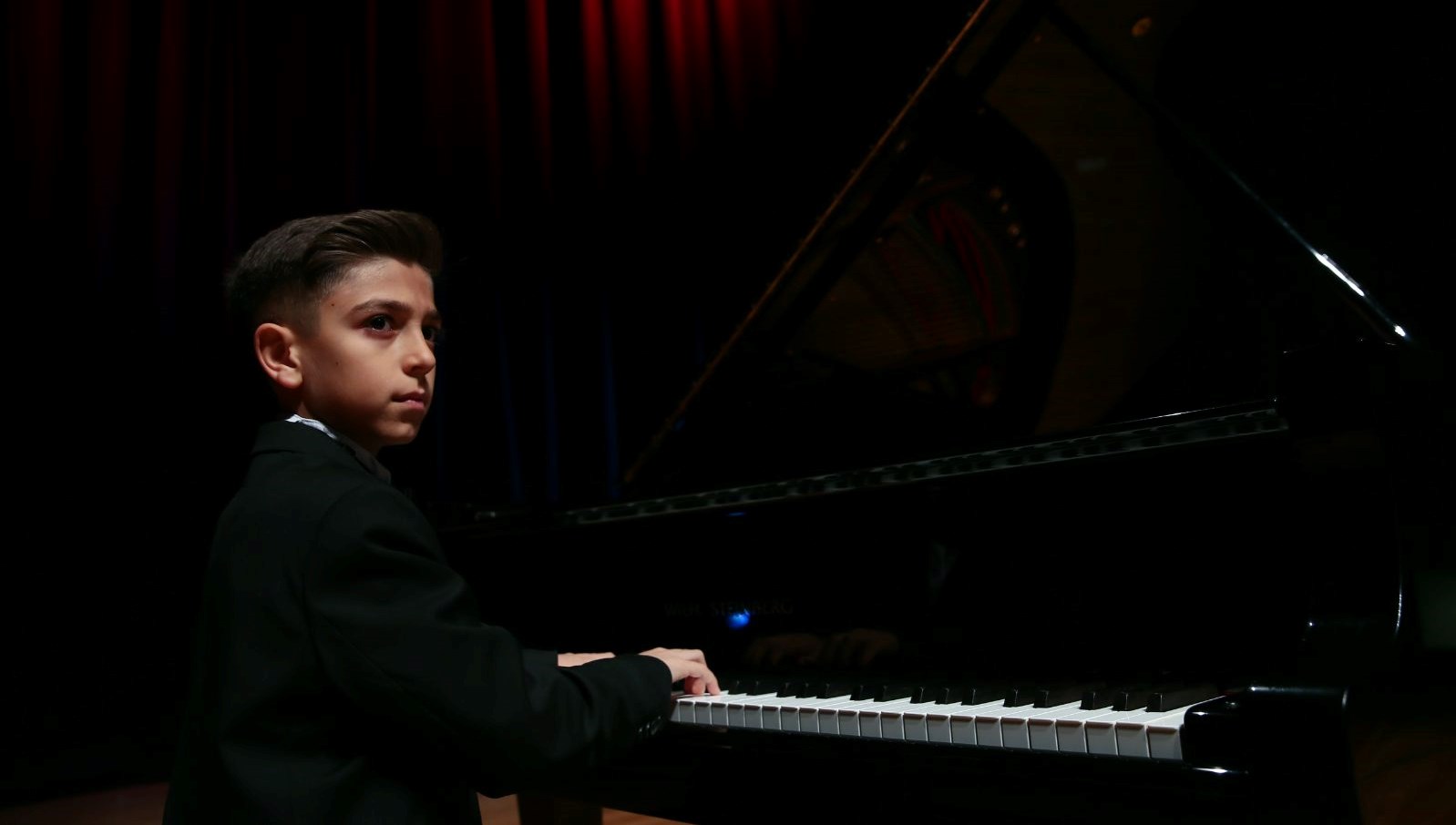 Piyanonun 11 yaşındaki Türk yeteneği Memleketler arası Mozart Müsabakası’nda birincilik kazandı