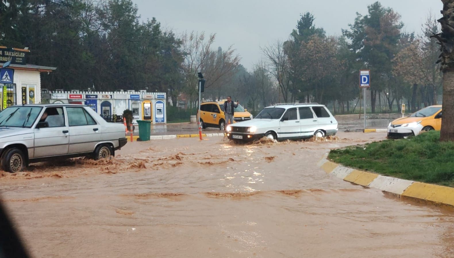 Sarsıntı bölgesi için sağanak uyarısı