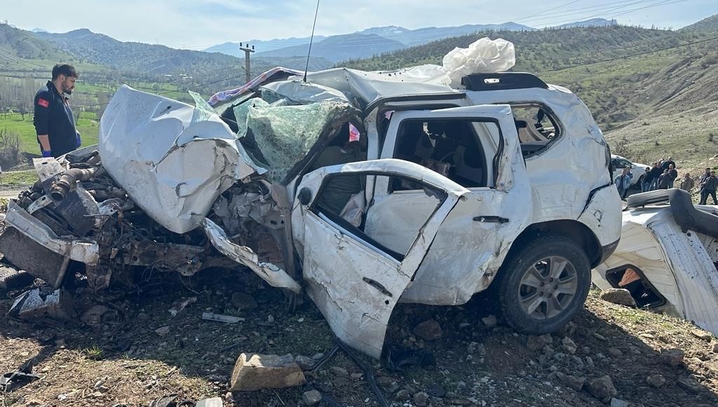 Şırnak’ta TIR ile araba çarpıştı: 3 meyyit