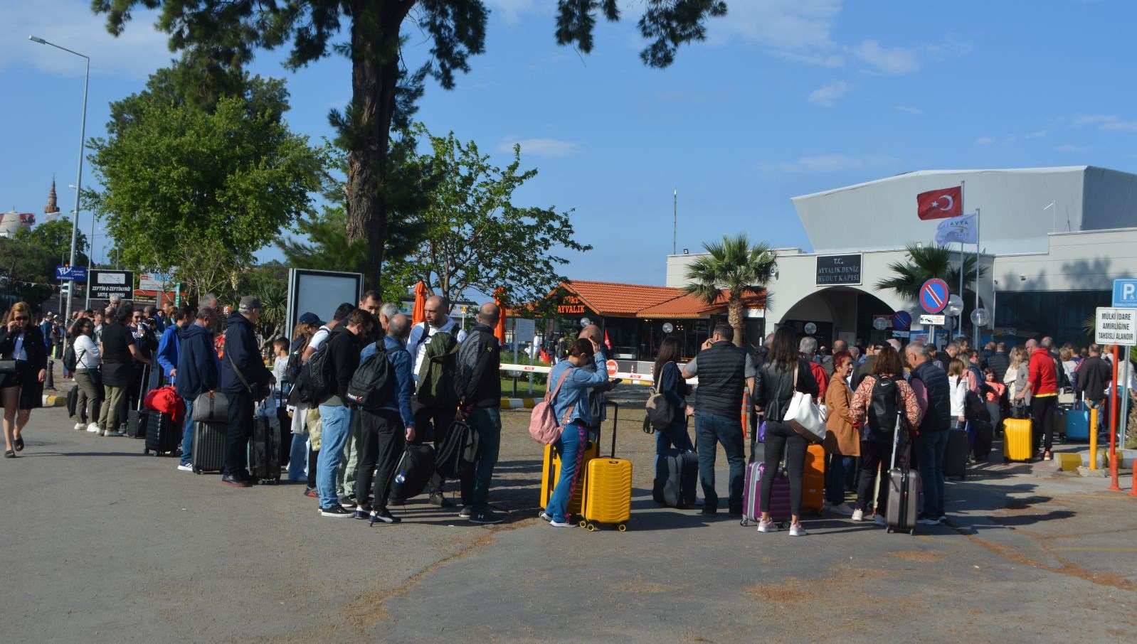 Ayvalık’tan Midilli Adası’na geçişlerde yoğunluk yaşanıyor