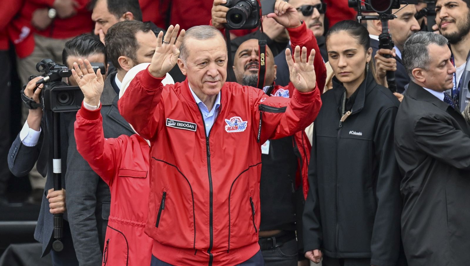 Cumhurbaşkanı Erdoğan TEKNOFEST’te açıkladı: Türkiye’nin uzay yolcusu kim oldu? (Alper Gezeravcı ve Tuva Cihangir Atasever kimdir?)