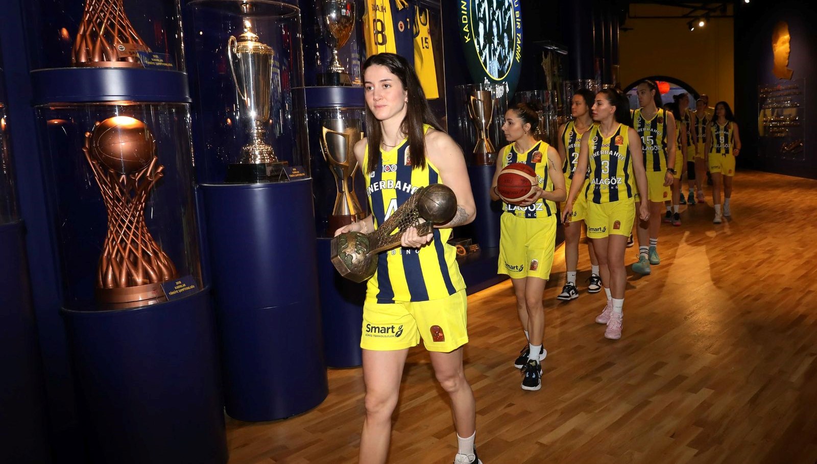 Fenerbahçe’nin FIBA Bayanlar Avrupa Ligi kupası müzesinde