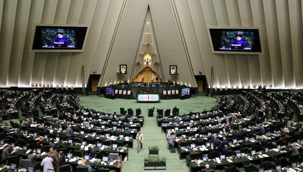 İran’da ikili vatandaşlar milletvekili olamayacak