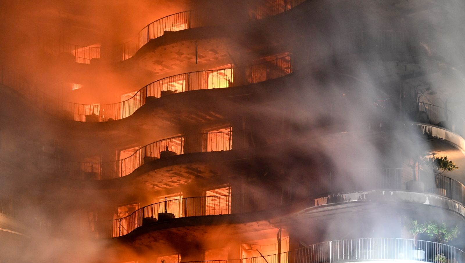 İzmir’de Folkart Sitesi’nde çıkan yangının sebebi belli oldu