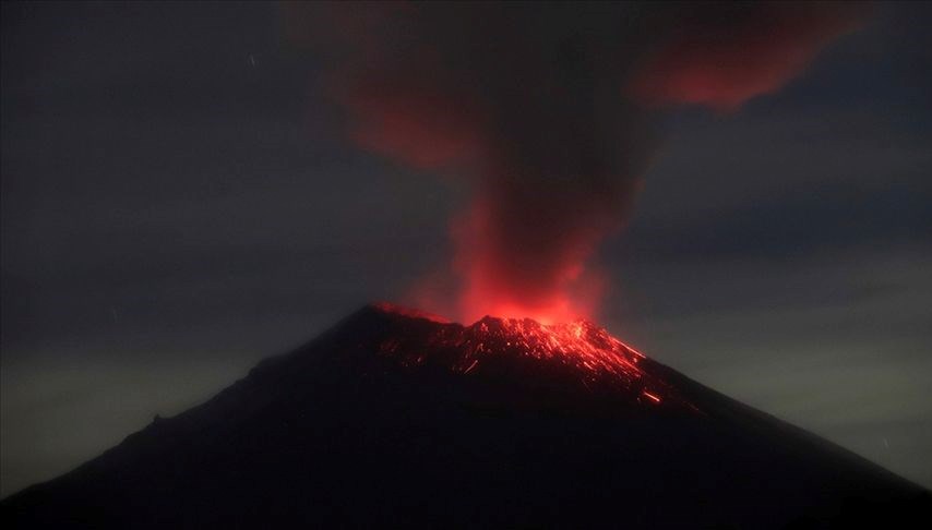 Meksika’da Popocatepetl Yanardağı’nın kül püskürtmesinin akabinde sarı alarm verildi
