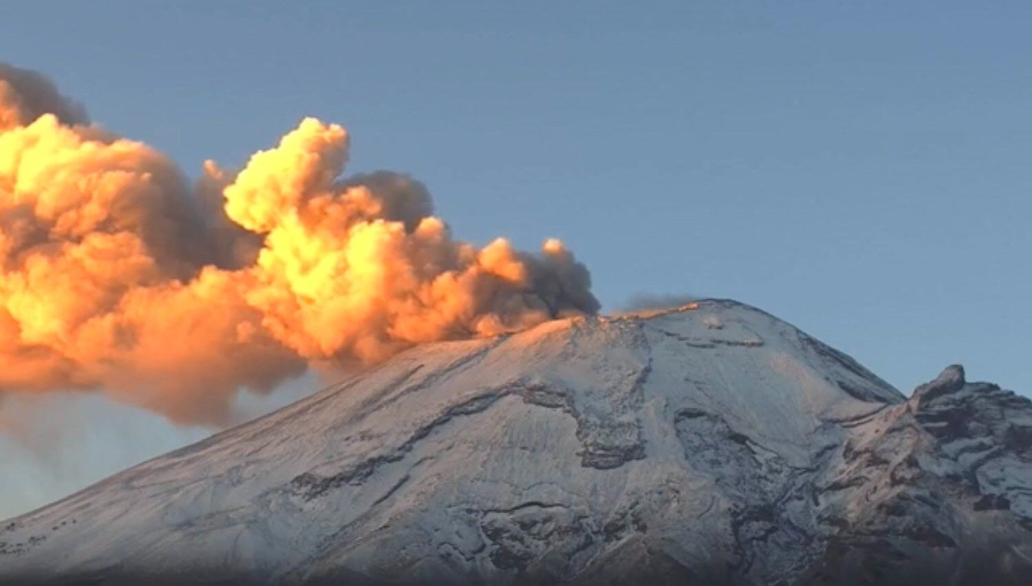 Popocatepetl Yanardağı’nda şiddetli patlama