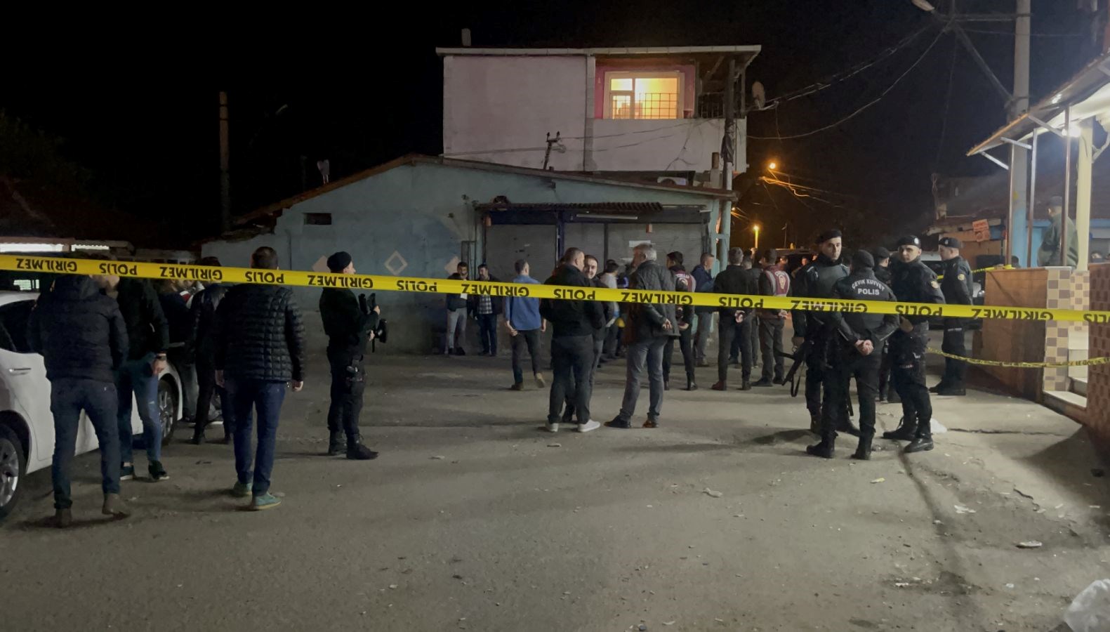 Tekirdağ’da kimlik sorgulaması yapan polis, açılan ateş sonucu yaralandı