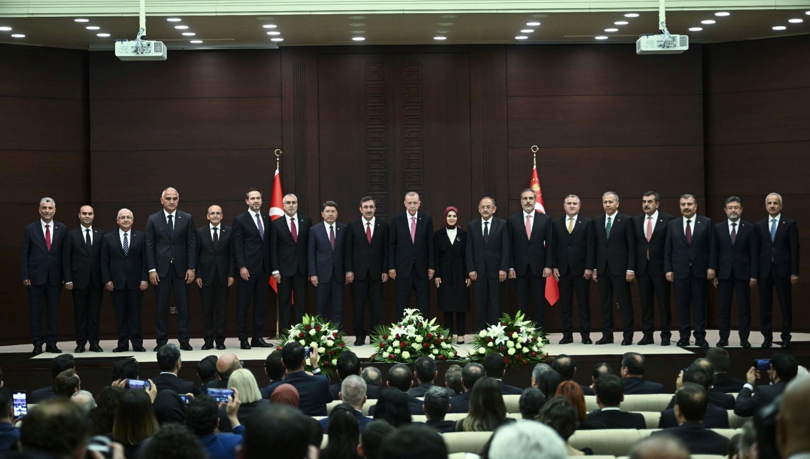 Cumhurbaşkanı Erdoğan yeni kabineyi açıkladı (İşte yeni bakanlar)