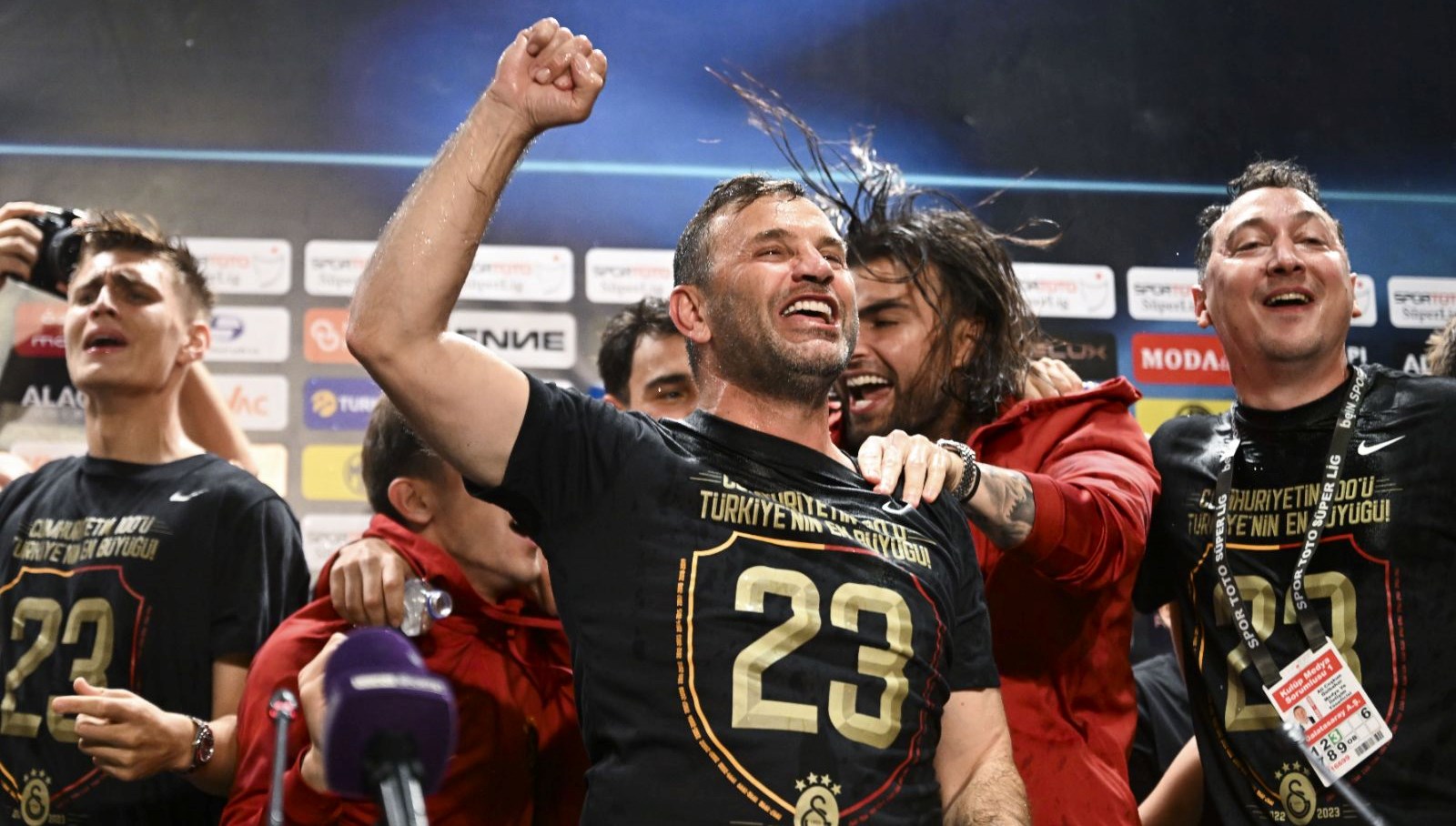 Galatasaray’ın kupa koleksiyoneri Okan Buruk: 16. kupasını kazandı