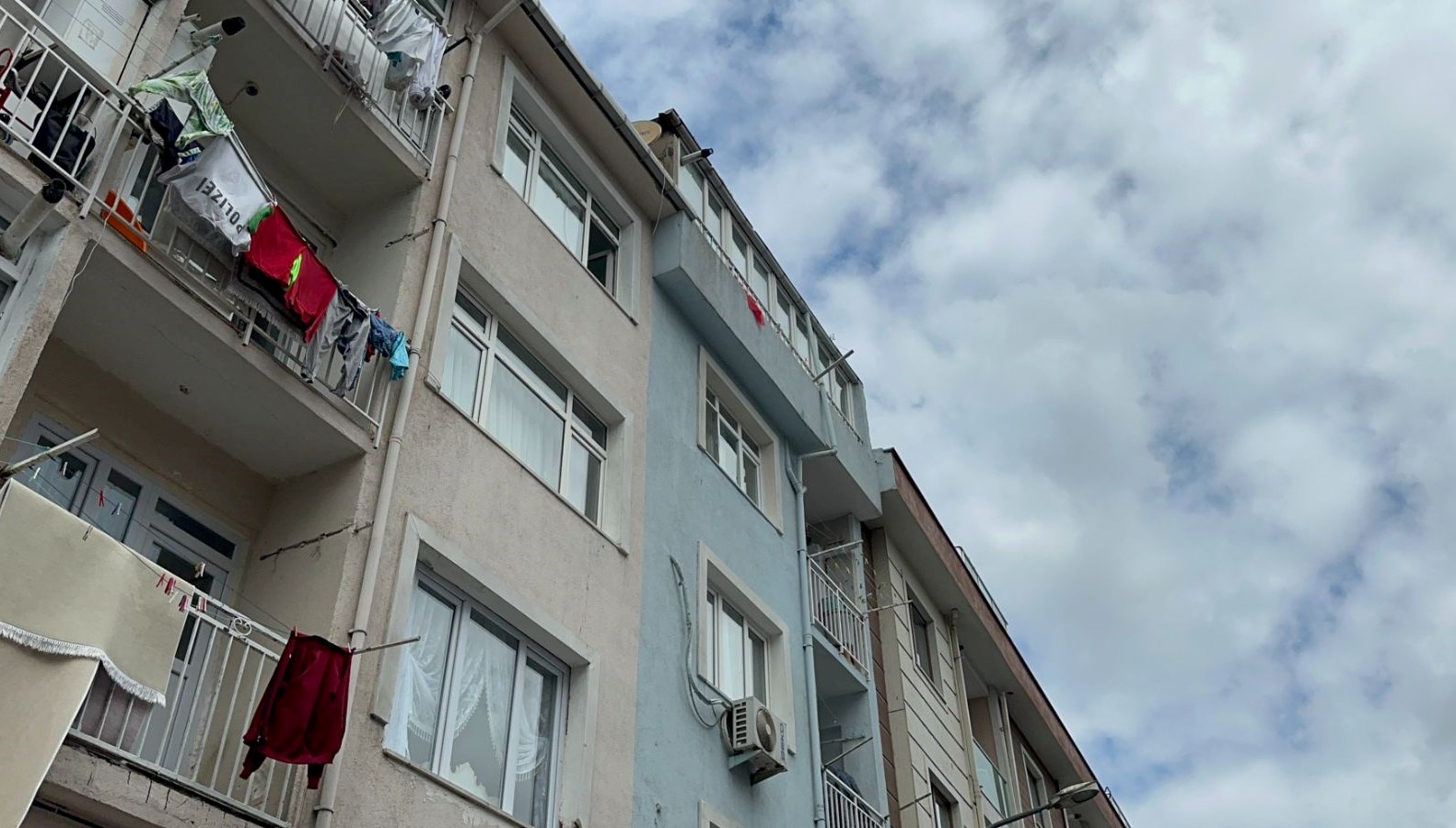 İstanbul’da pencerede arbedeyi izlerken kalbinden vuruldu