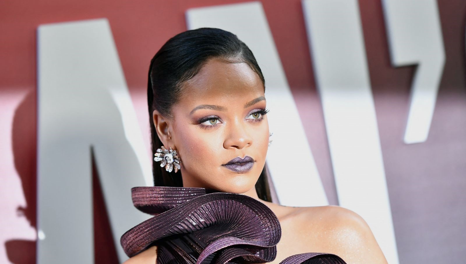 Rihanna iç çamaşırı markasının CEO’luk misyonundan ayrıldı