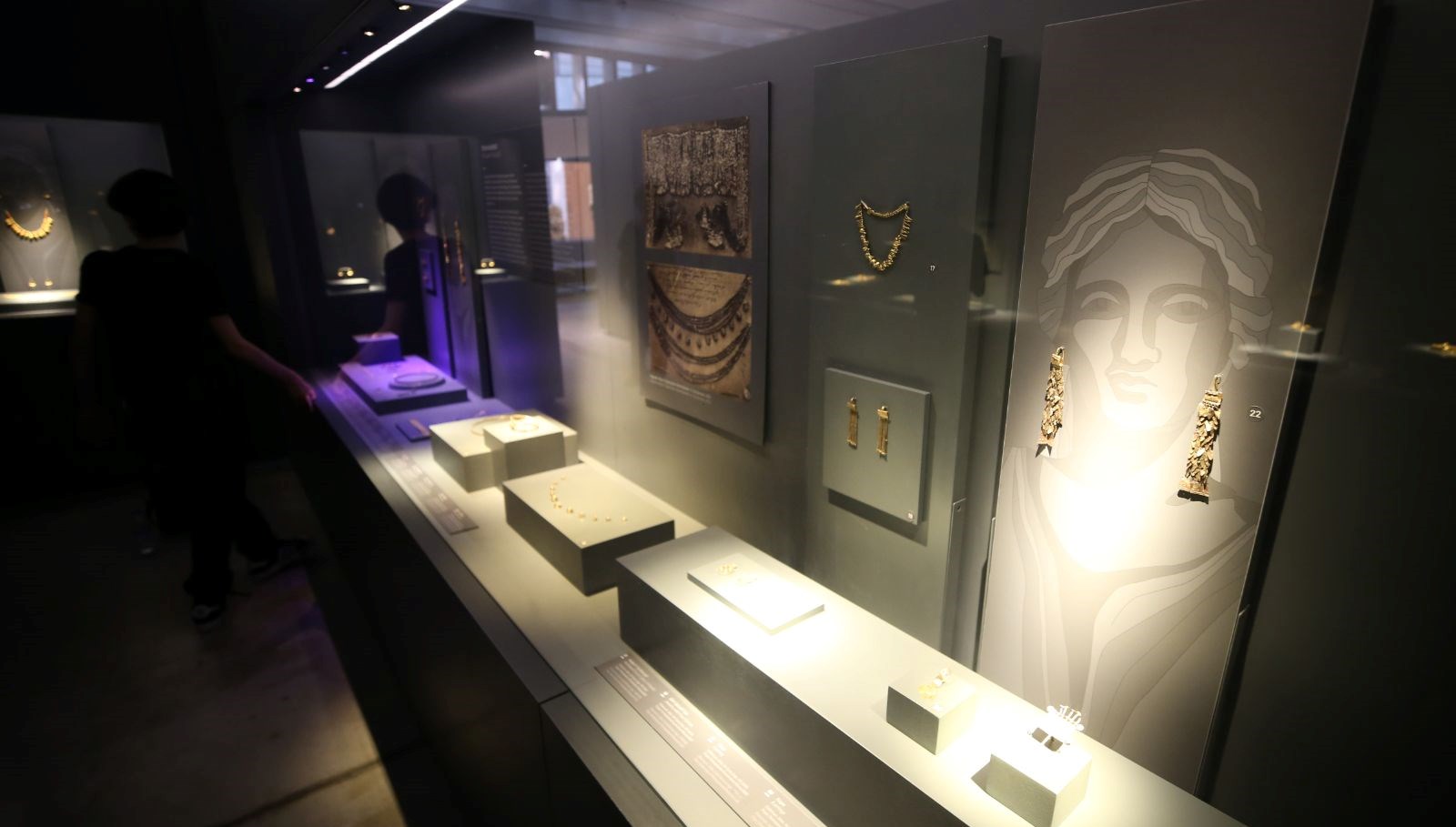 Troyalı bayanların takıları ödüllü müzede sergileniyor