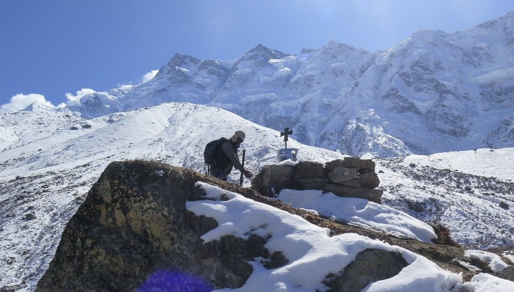 Kar körlüğü yaşayan dağcı Nanga Parbat Dağı’nda mahsur kaldı