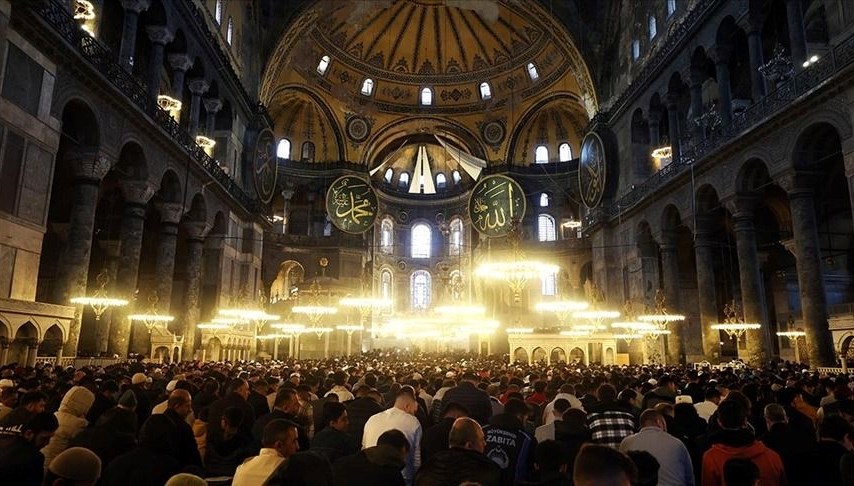 Teşrik tekbiri nedir, ne vakit bitiyor? Teşrik tekbiri nasıl getirilir?