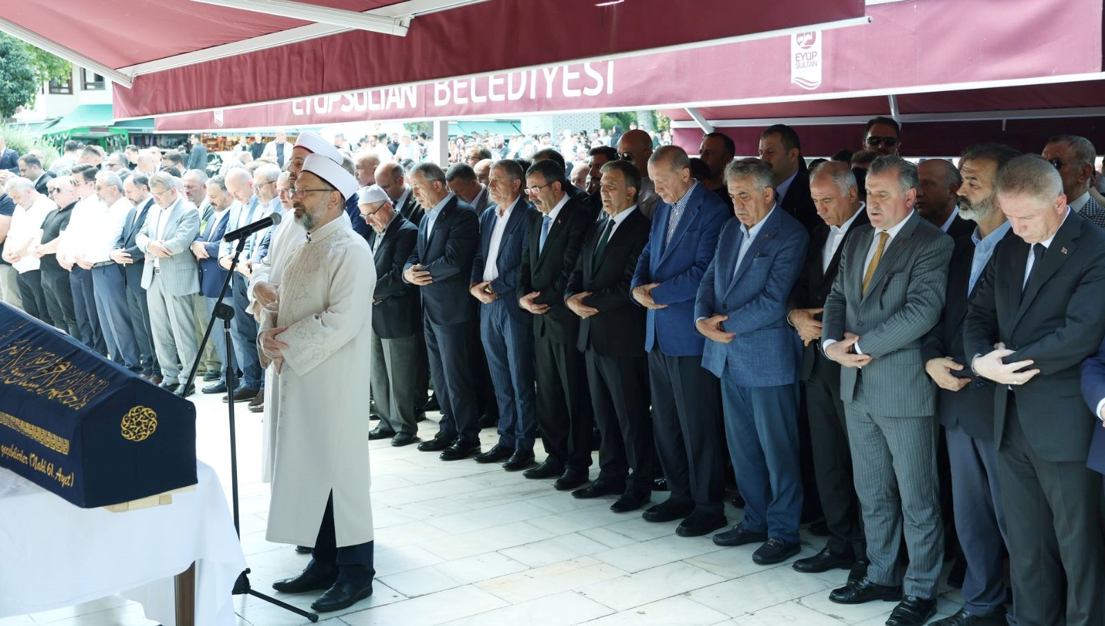 Cumhurbaşkanı Erdoğan, AK Parti Genel Lider Yardımcısı Yazıcı’nın annesinin cenazesine katıldı