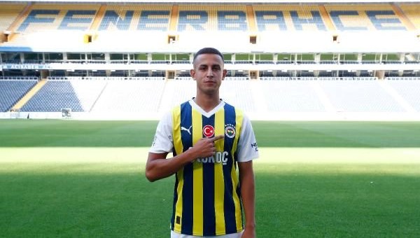 Fenerbahçe, Bartuğ Elmaz ile 3 yıllık mukavele imzaladı