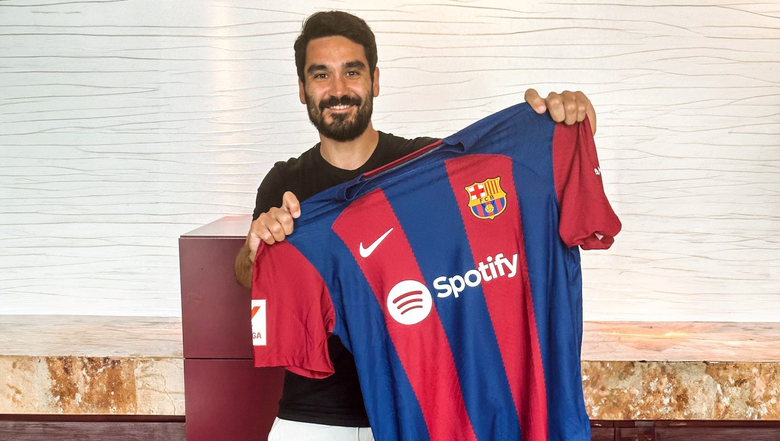 İlkay Gündoğan, Barcelona’ya resmi imzayı attı