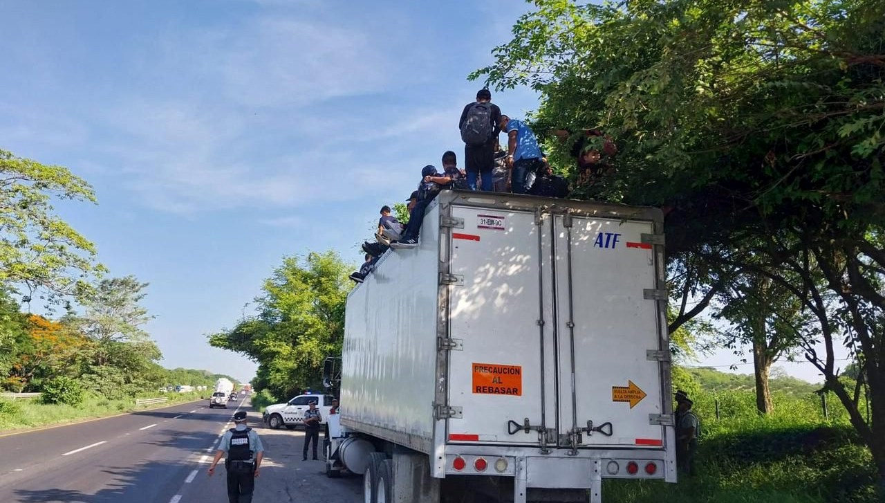 Meksika’da terk edilmiş bir kamyonda 148 sistemsiz göçmen bulundu