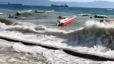 Bursa’da şiddetli rüzgar tesirli oldu