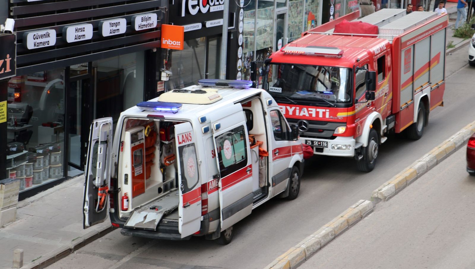 Erzurum’da asansörün düşmesi sonucu 2 kişi yaralandı