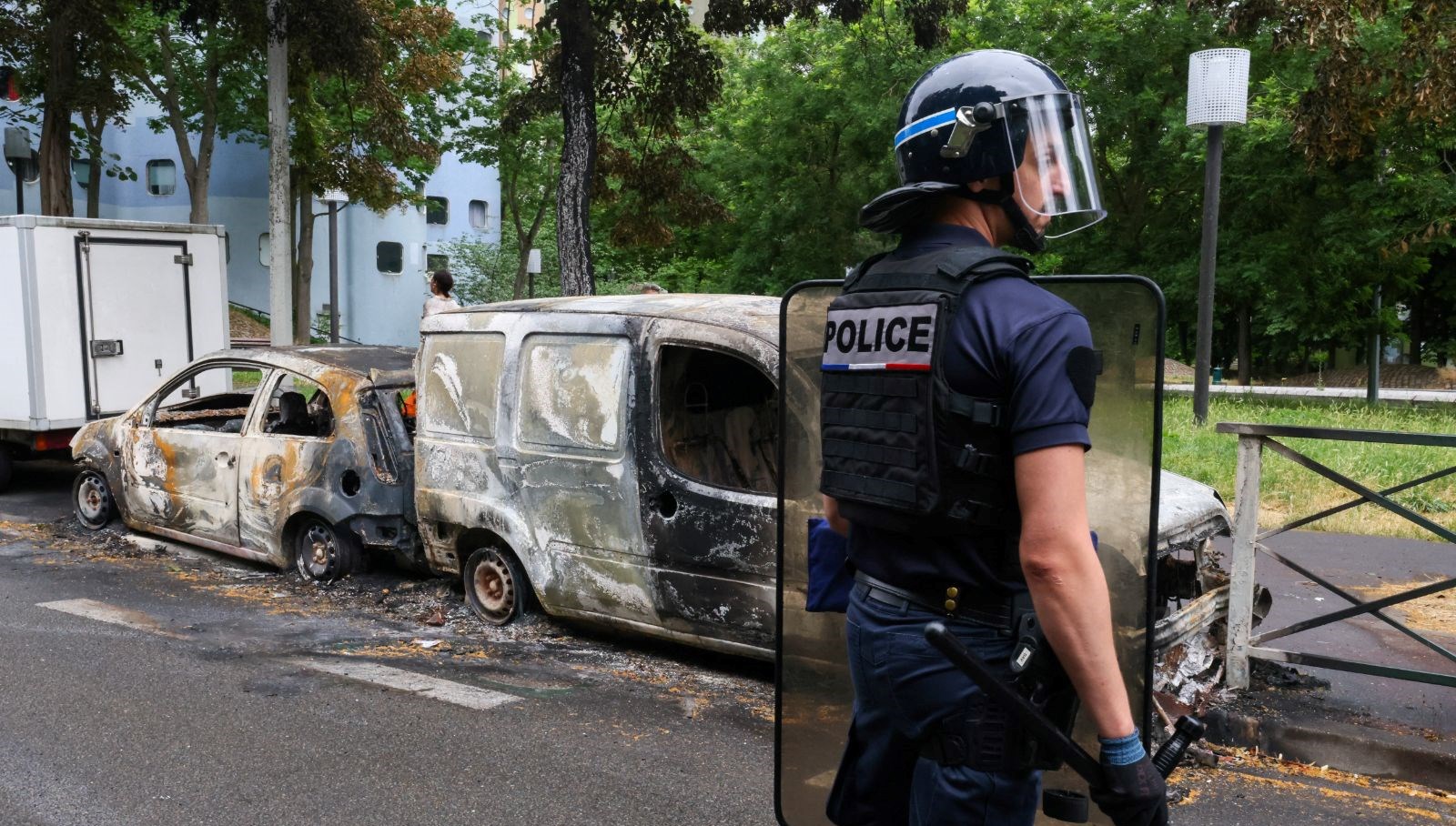 Fransa polisi iş yavaşlattı: Bölge halkı, güvenlik tasası taşıyor