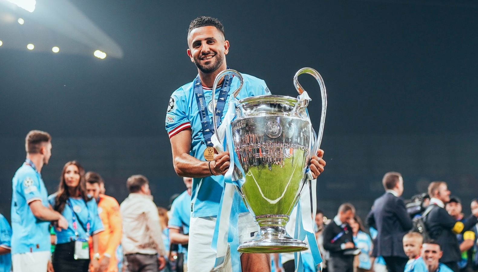 Manchester City, Riyad Mahrez’in Al-Ahli’ye transferini duyurdu